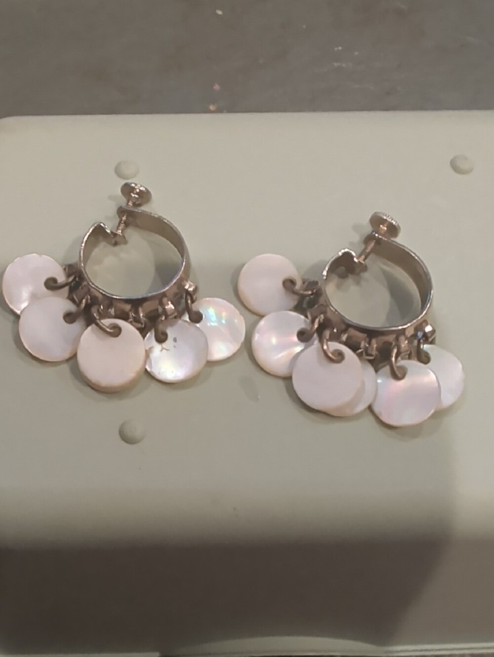 Mother-of-Pearl Disc Drop Screw back Clip-On Earrings - White